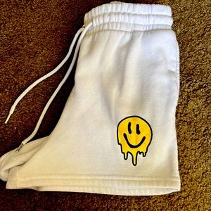 WHITE SWEAT SHORTS